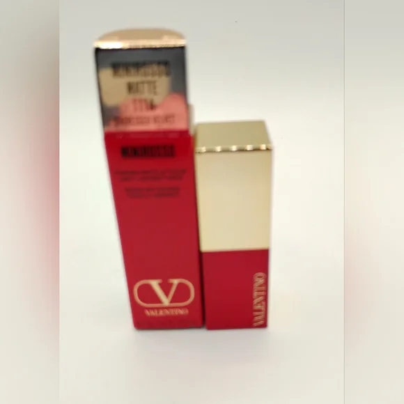 Valentino Refillable Minirrosso matte Undressed Velvet 111A (Mini) - Picture 2 of 3